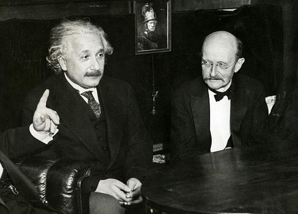 Einstein_Planck_in_1931-jpg